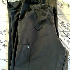 Women’s Wonder Wink black scrub pants. M with draw string, side and back pocket